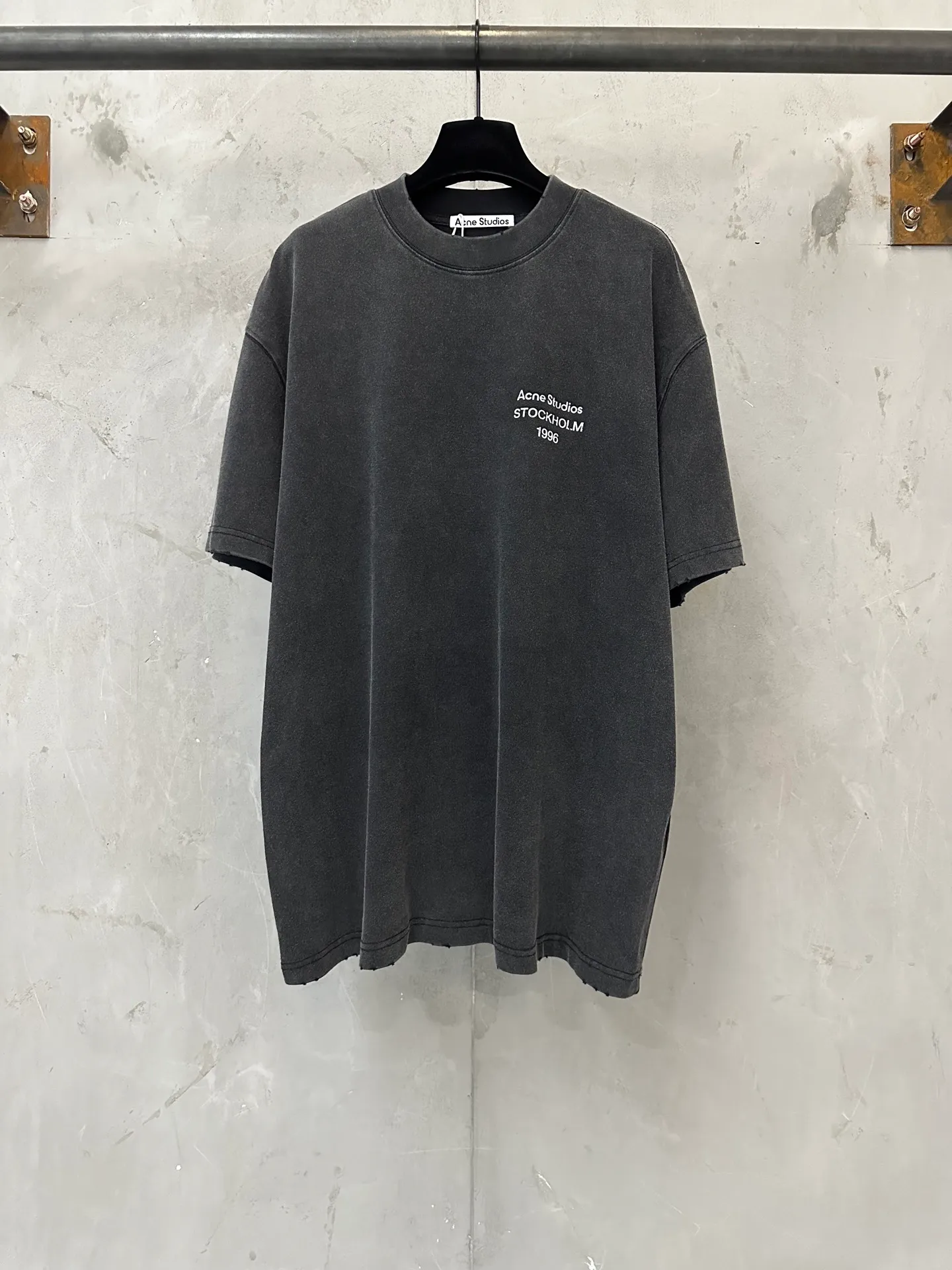 ￼ 140-Summer New Arrival heavy g T-shirt Acne studios Acne studios 26ss Classic small label printed short-sleeved T-shirt Fabric: Made of high-definition super heavyweight cotton double yarn compact Xinjiang cotton Gram weight gram Paired with 2*2 Solona rib g Clean cloth surface Clear texture Tight feel Stiff High color fastness No deformation No Color Change The pattern adopts three-dimensional foam printing technology Customized hardware Thread Accessories Alignment Men's and Women's Same Style Color: White Washed with water gray Size: XS S M L XL